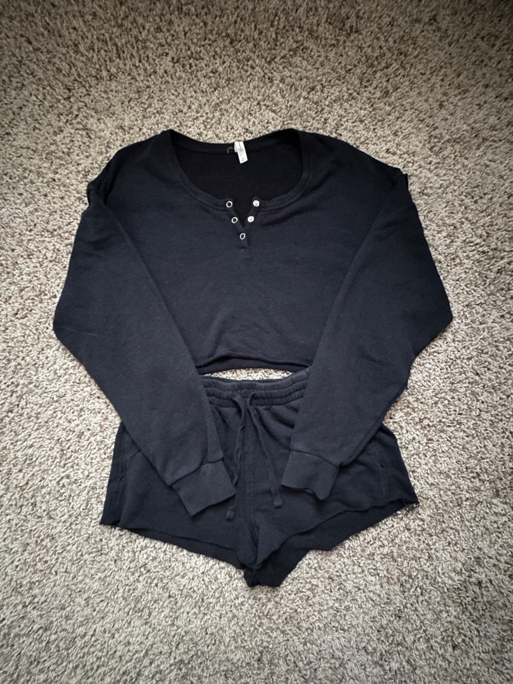 PacSun Black 2-Piece Lounge Set – Cropped Long Sleeve & Shorts | M